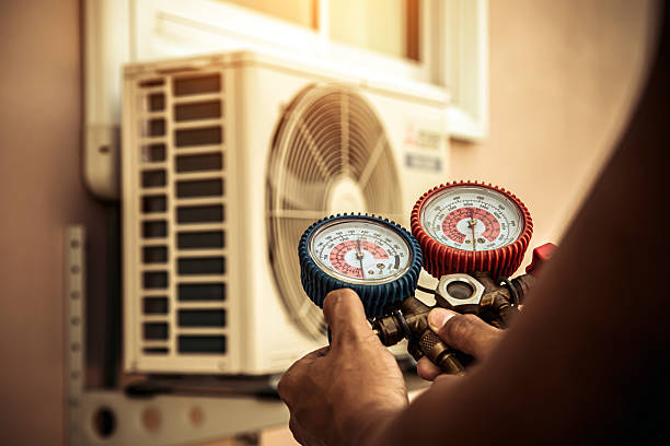 Professional Hvac technician working in Santaquin, UT